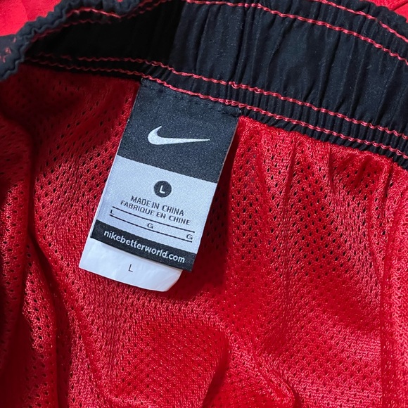 NIKE Men’s Colorblocked Swim Trunks, elastic waist | size L - Picture 5 of 5